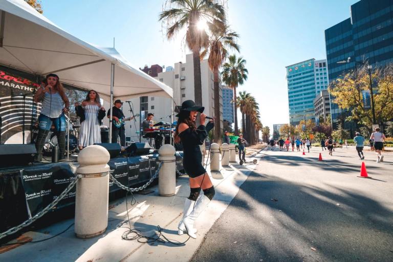 Band playing on course at a Run Rock'n'Roll Event